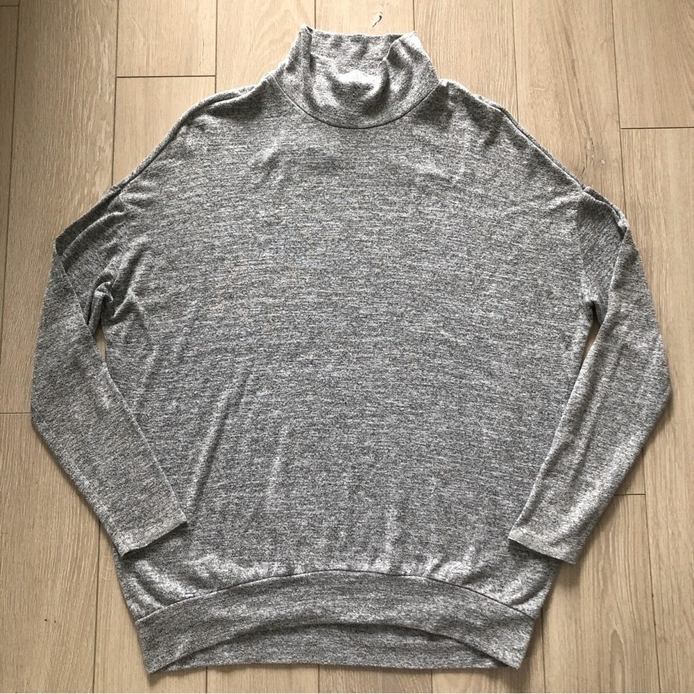 Wilfred Free Slouchy Short Turtleneck Long Sleeve Top in Heather Grey